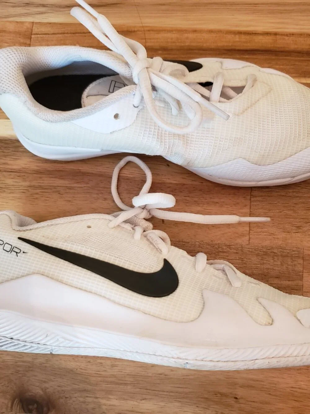 Nike Vapor Pro Junior Tennis Shoe - size 2 Youth - Picture 2 of 7